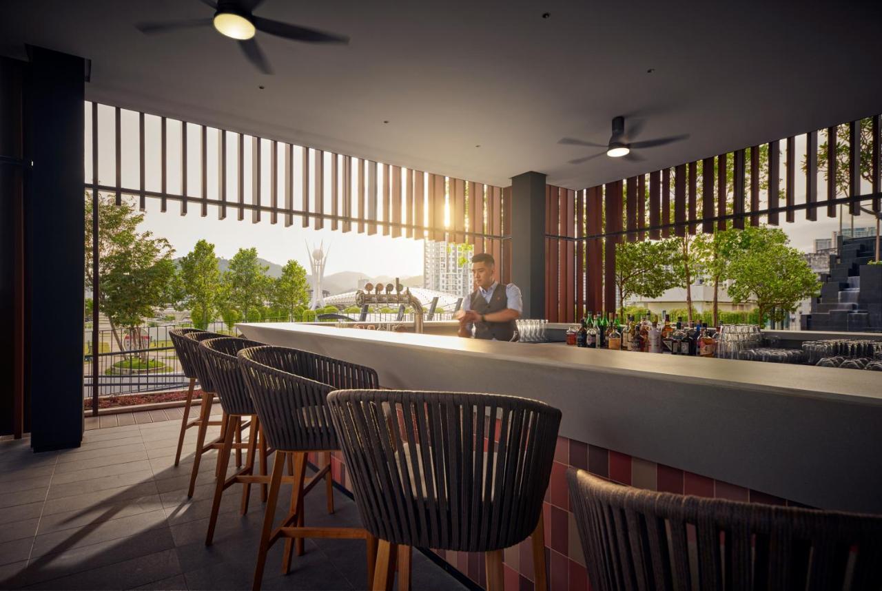 Hotel Amari Spice Penang Bayan Lepas Esterno foto The Sky Bar