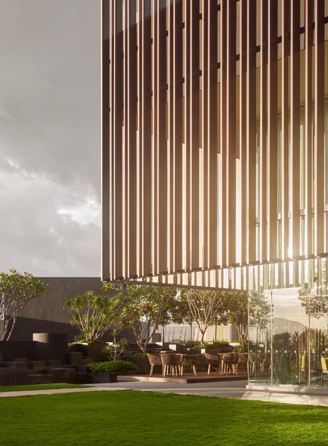 Hotel Amari Spice Penang Bayan Lepas Esterno foto The building's facade